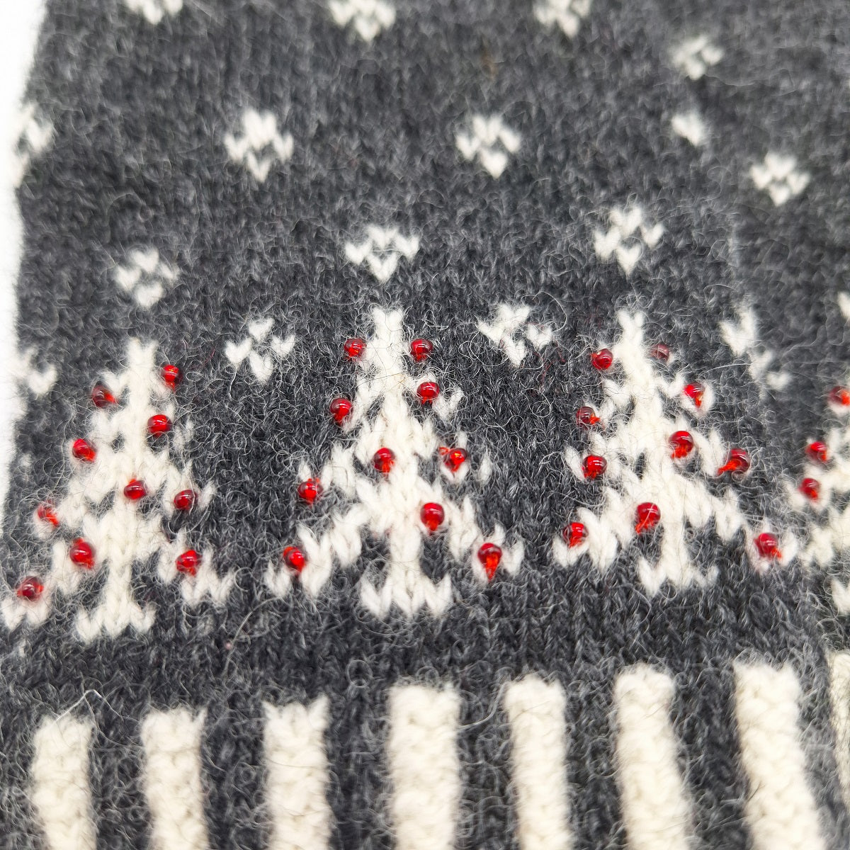 "CHRISTMAS TREES" MITTENS KNITTING KIT