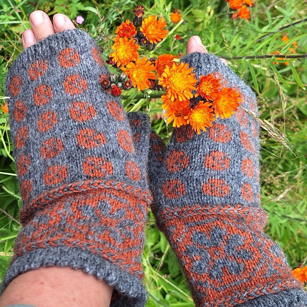 AUTUMN SUN Fingerless Gloves Knitting Kit