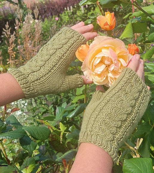 Fingerless gloves "Into a garden"