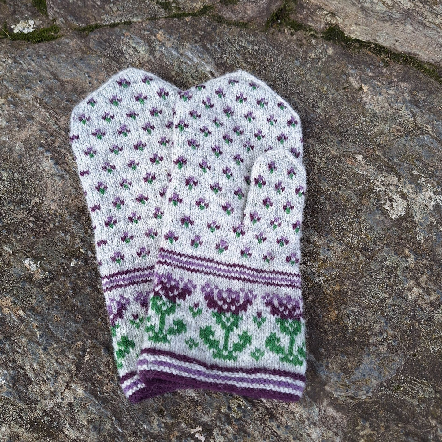 Mittens Knitting kit "Scottish Thistle 1"