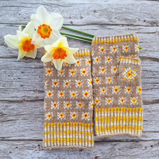 DAFFODILES Knitting Kit – Fingerless Gloves