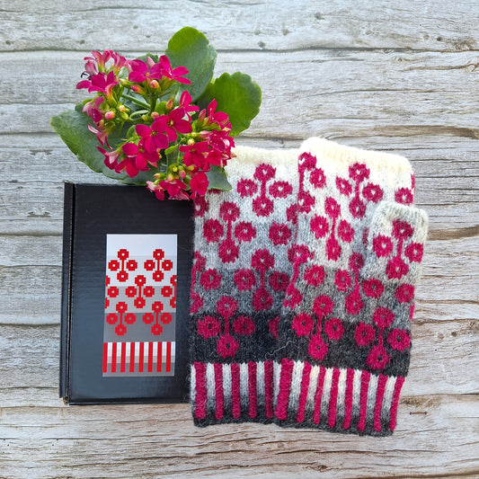 ESTONIAN NATIONAL DESIGN Knitting Kit – Fingerless Glove