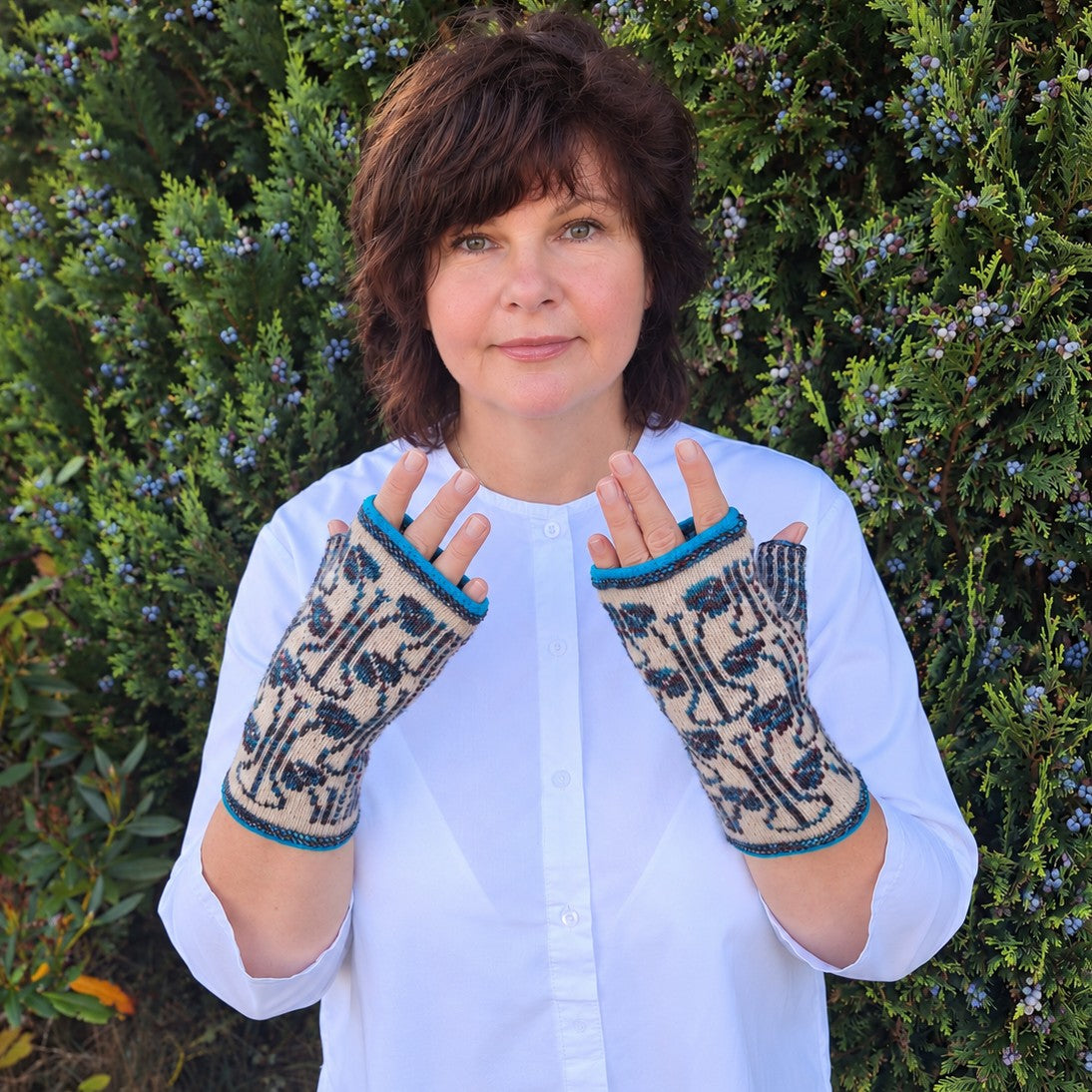ART NOUVEAU GARDEN – Long Fingerless Gloves Knitting Kit